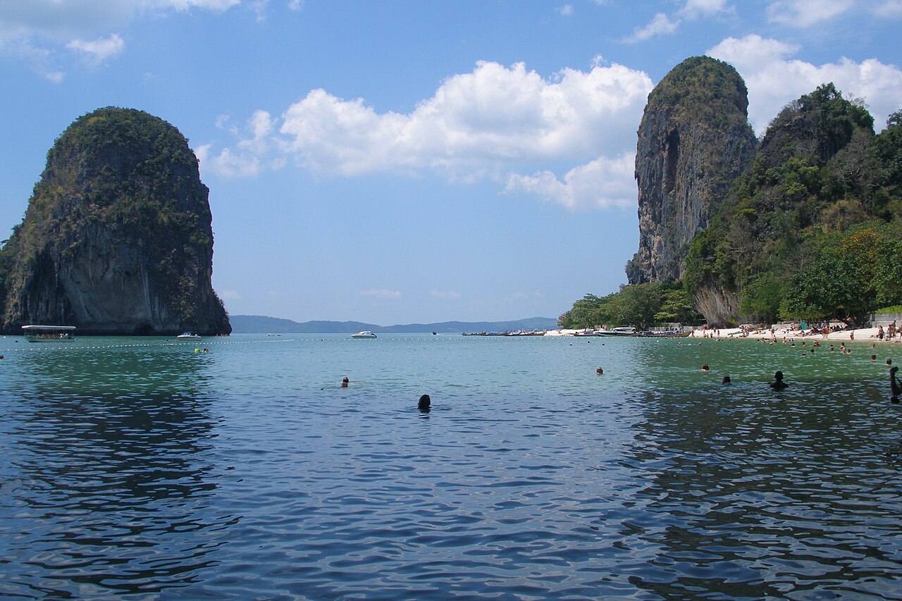หาดไร่เลย์ (Railay) — หาดตะวันตก ตะวันออก ปีนหน้าผา และการเดินทาง