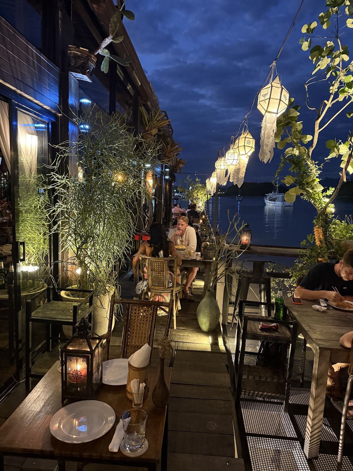 The River Restaurant & Bar