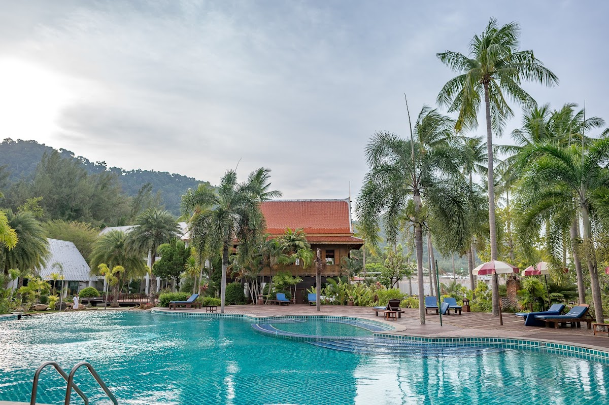 Royal Lanta Resort & Spa