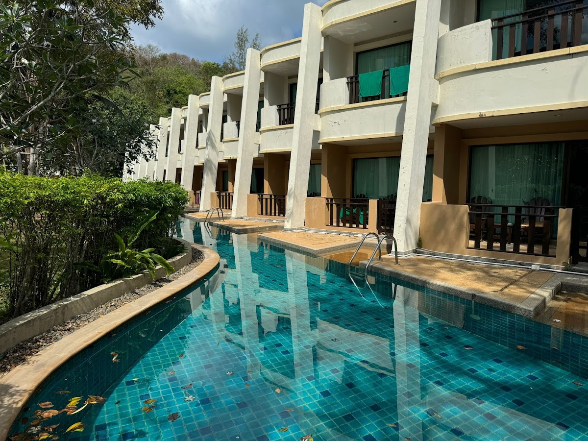 Hotel and Beach Bungalow at Lanta Resort