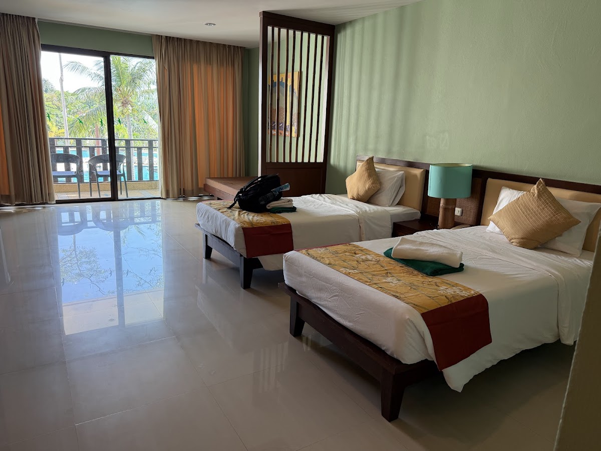 Hotel and Beach Bungalow at Lanta Resort