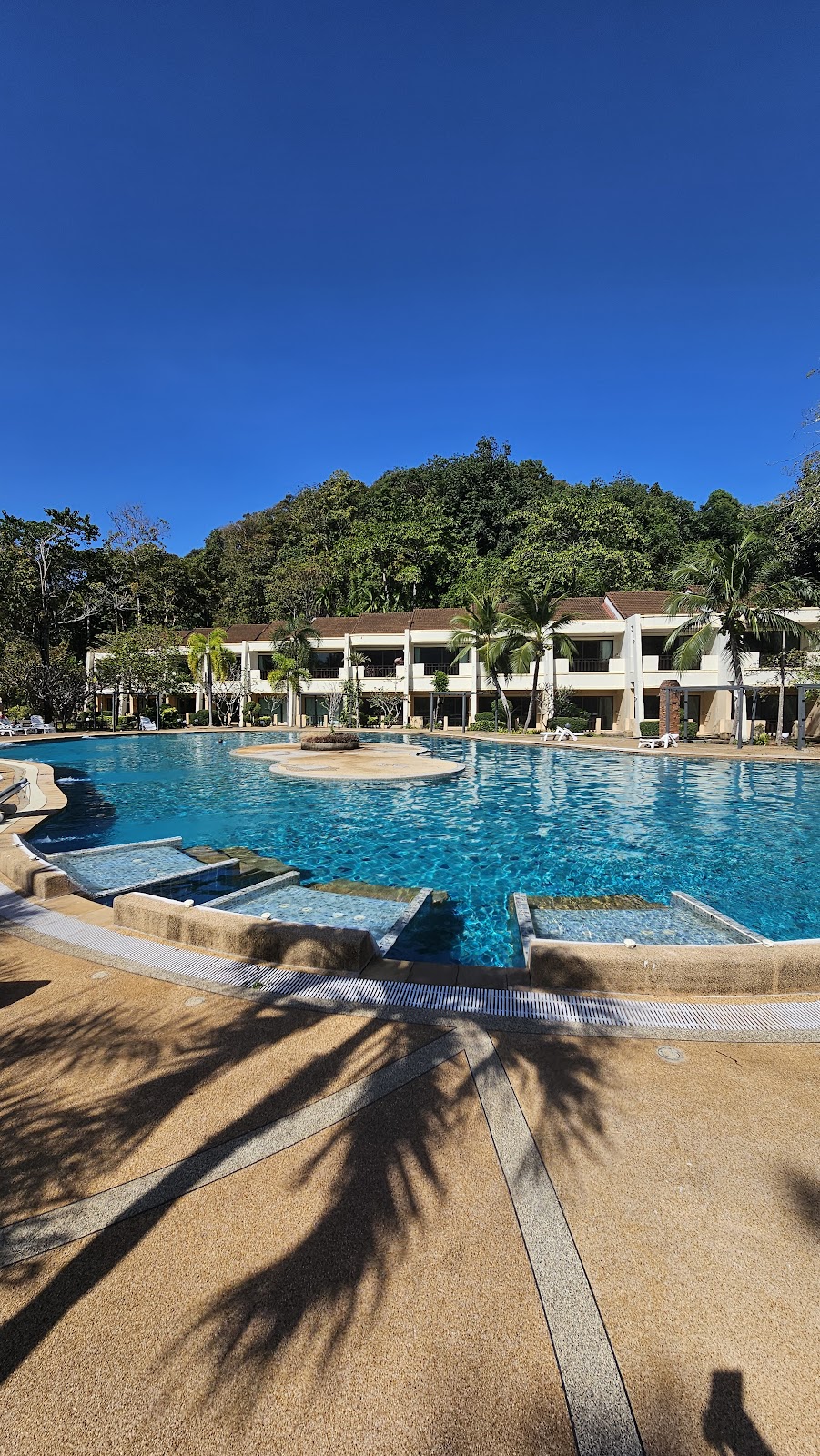 Hotel and Beach Bungalow at Lanta Resort