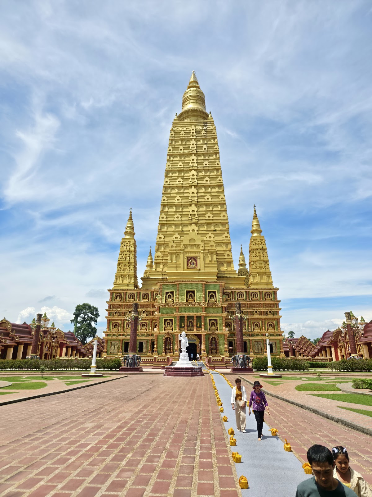 Wat Mahathat Wachiramongkol (Wat Bang Thong)
